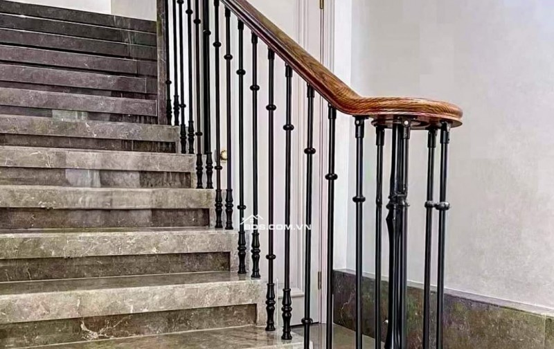 Cho thuê Nhà KD, VP, Nhà Hàng, Mai Hắc Đế, thang máy; vỉa hè 113m2* 5T- 45 Tr